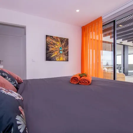 Coloured Mansion In Corralejo 科拉雷侯