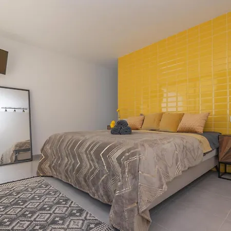 Coloured Mansion In Corralejo * 科拉雷侯